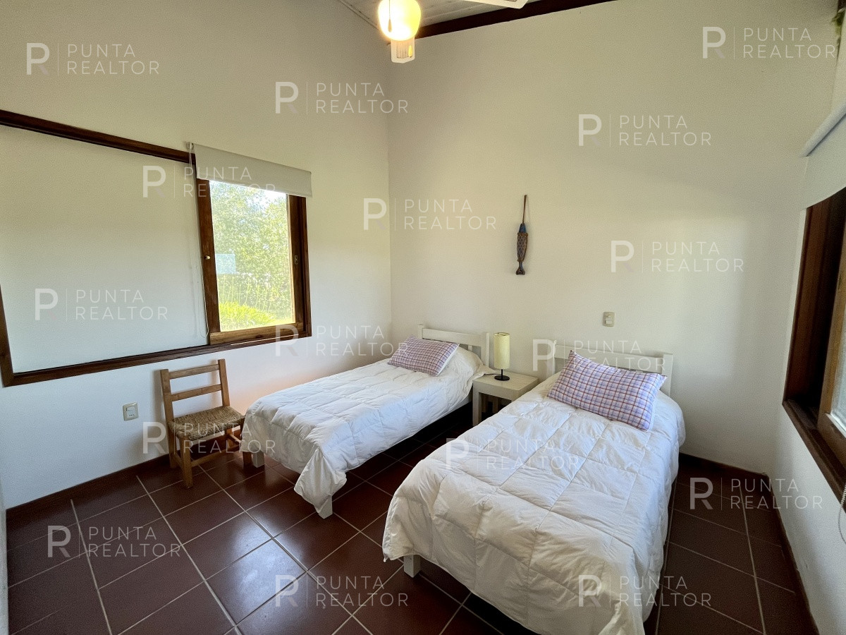 Chacra ID.1386 - Chacra  Casa alquiler, 12 dormitorios, cancha de Tenis, José Ignacio, Alquiler
