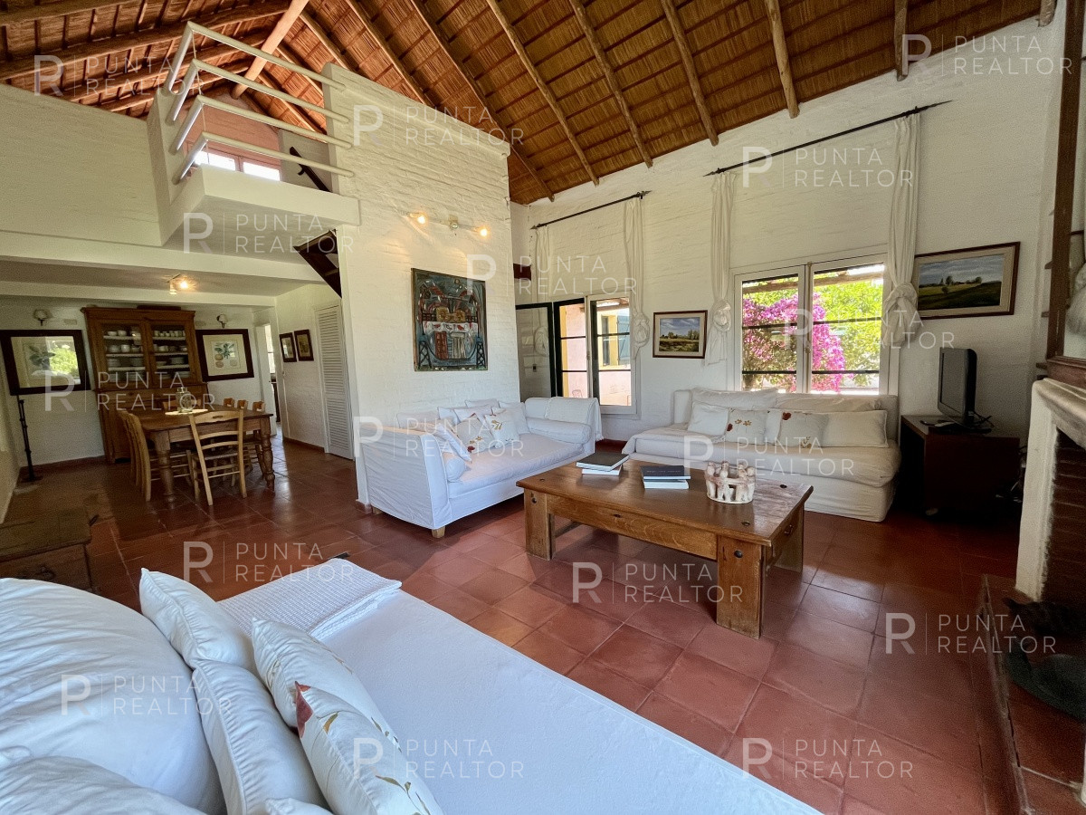 Chacra ID.1386 - Chacra  Casa alquiler, 12 dormitorios, cancha de Tenis, José Ignacio, Alquiler