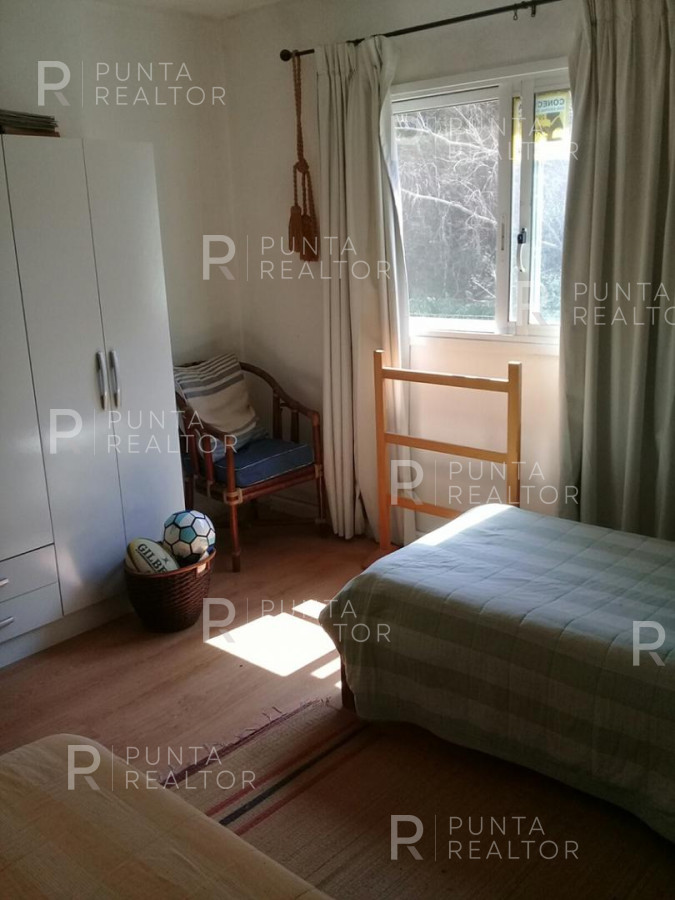 Chacra ID.320 - Divina chacra en La Barra, 4 dormitorios, suite con vestidor, toilette, deck, parrillero techado, pérgola auto, 2000 m2 terreno. 