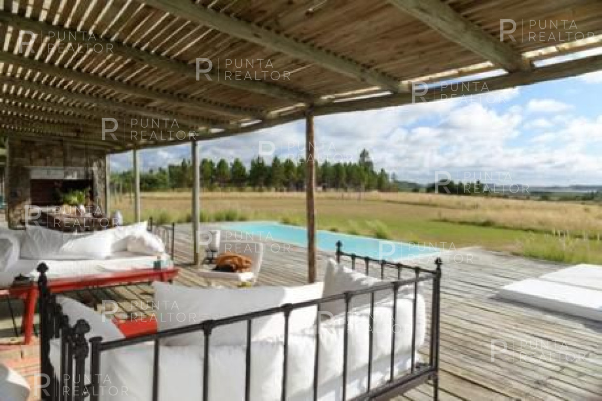 Chacra ID.363 - Chacra casa alquiler,  4 dormitorios, pileta, José Ignacio, Uruguay