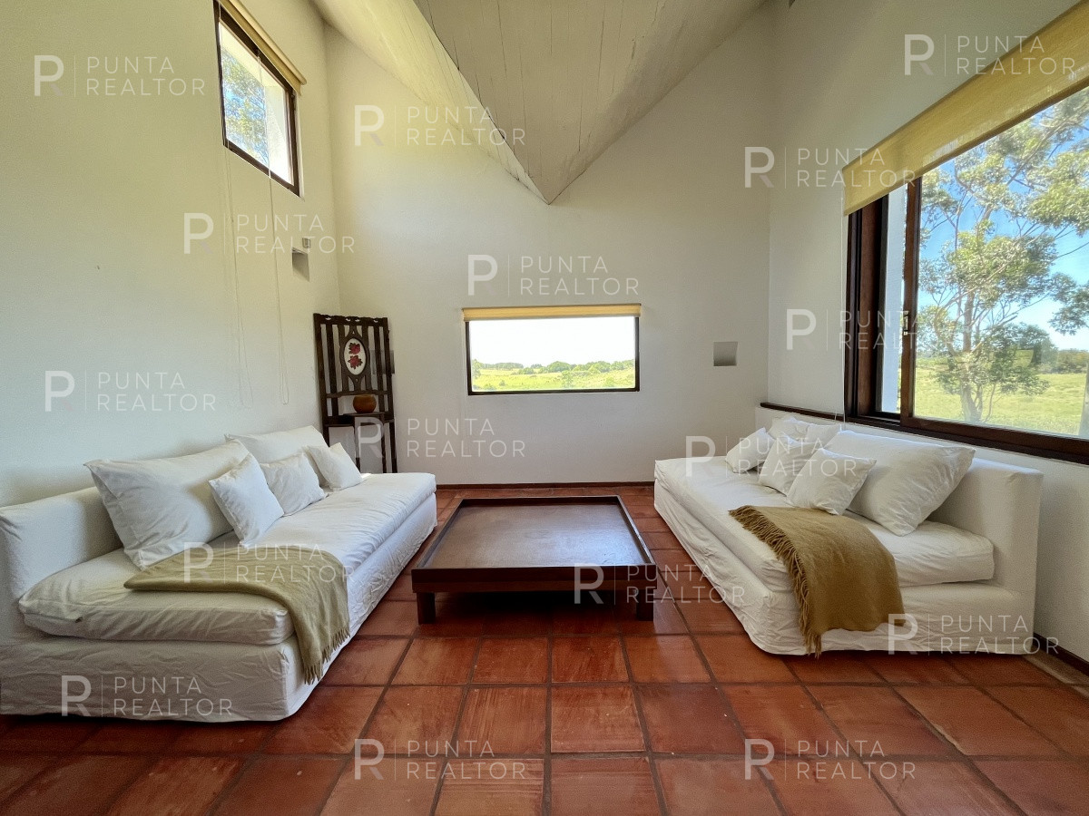 Chacra ID.1386 - Chacra  Casa alquiler, 12 dormitorios, cancha de Tenis, José Ignacio, Alquiler