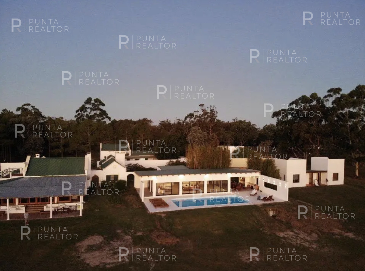 Chacra ID.1386 - Chacra  Casa alquiler, 12 dormitorios, cancha de Tenis, José Ignacio, Alquiler