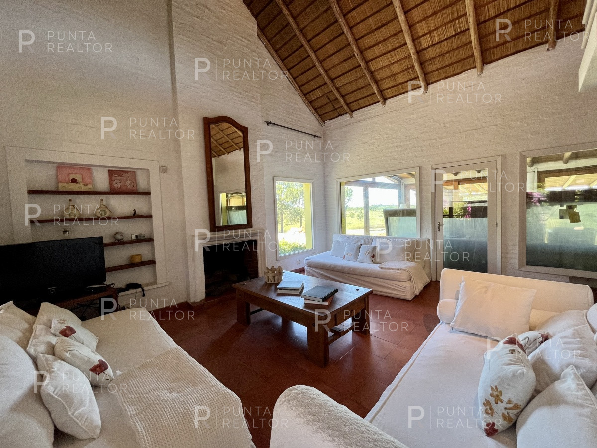 Chacra ID.1386 - Chacra  Casa alquiler, 12 dormitorios, cancha de Tenis, José Ignacio, Alquiler
