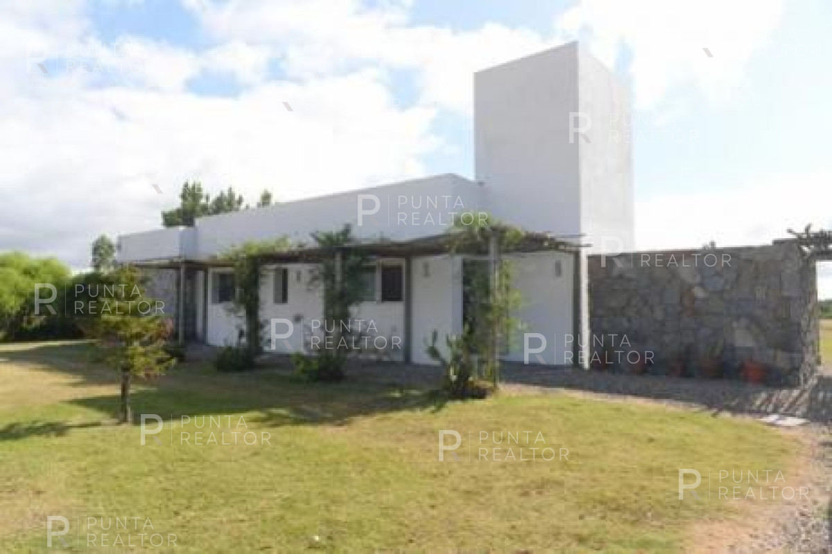Chacra ID.363 - Chacra casa alquiler,  4 dormitorios, pileta, José Ignacio, Uruguay