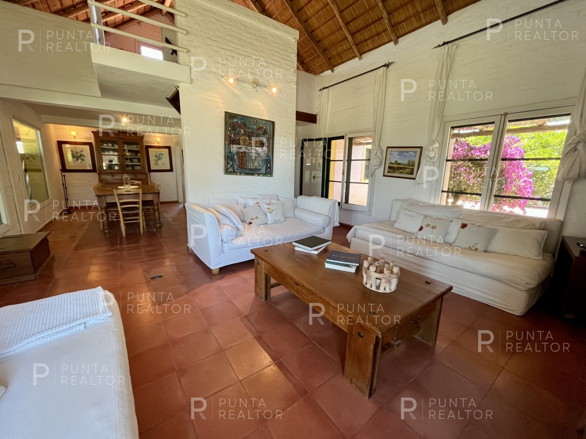 Chacra ID.1386 - Chacra  Casa alquiler, 12 dormitorios, cancha de Tenis, José Ignacio, Alquiler