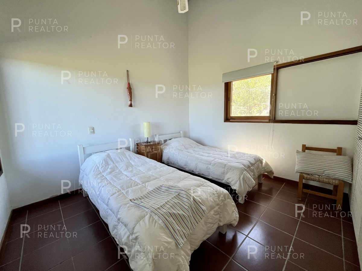 Chacra ID.1386 - Chacra  Casa alquiler, 12 dormitorios, cancha de Tenis, José Ignacio, Alquiler