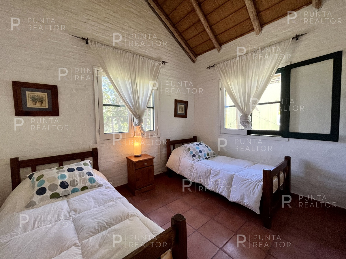 Chacra ID.1386 - Chacra  Casa alquiler, 12 dormitorios, cancha de Tenis, José Ignacio, Alquiler