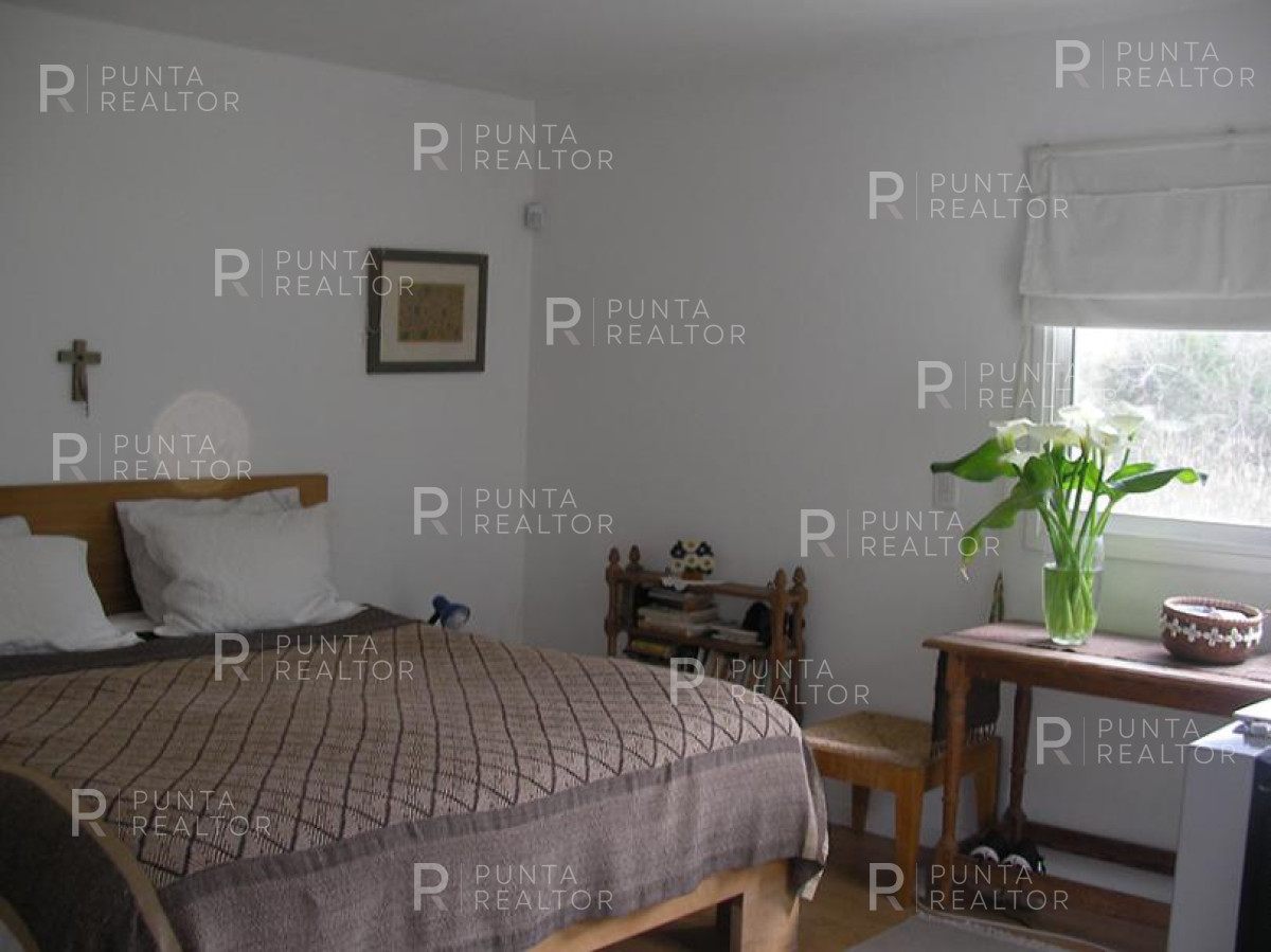 Chacra ID.320 - Divina chacra en La Barra, 4 dormitorios, suite con vestidor, toilette, deck, parrillero techado, pérgola auto, 2000 m2 terreno. 