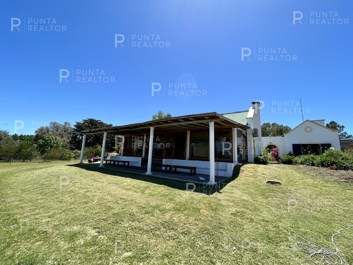 Chacra ID.1386 - Chacra  Casa alquiler, 12 dormitorios, cancha de Tenis, José Ignacio, Alquiler