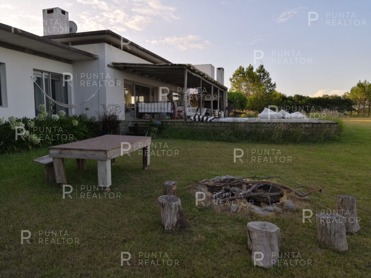 Chacra ID.363 - Chacra casa alquiler,  4 dormitorios, pileta, José Ignacio, Uruguay