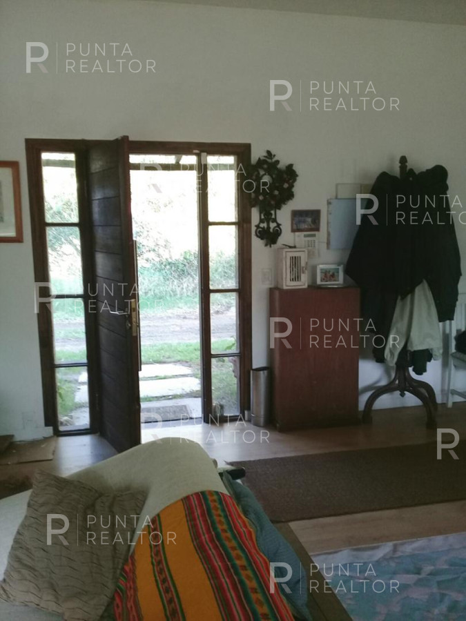 Chacra ID.320 - Divina chacra en La Barra, 4 dormitorios, suite con vestidor, toilette, deck, parrillero techado, pérgola auto, 2000 m2 terreno. 