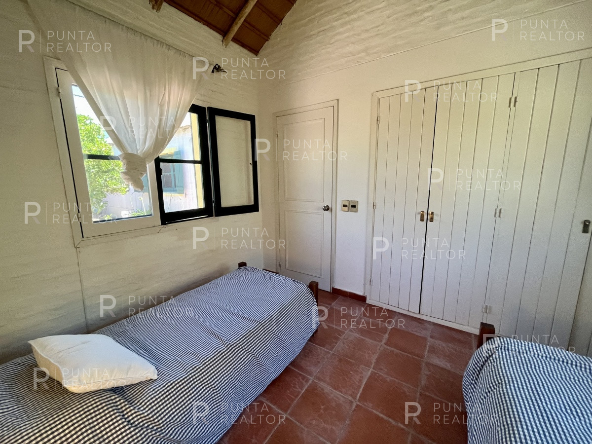 Chacra ID.1386 - Chacra  Casa alquiler, 12 dormitorios, cancha de Tenis, José Ignacio, Alquiler