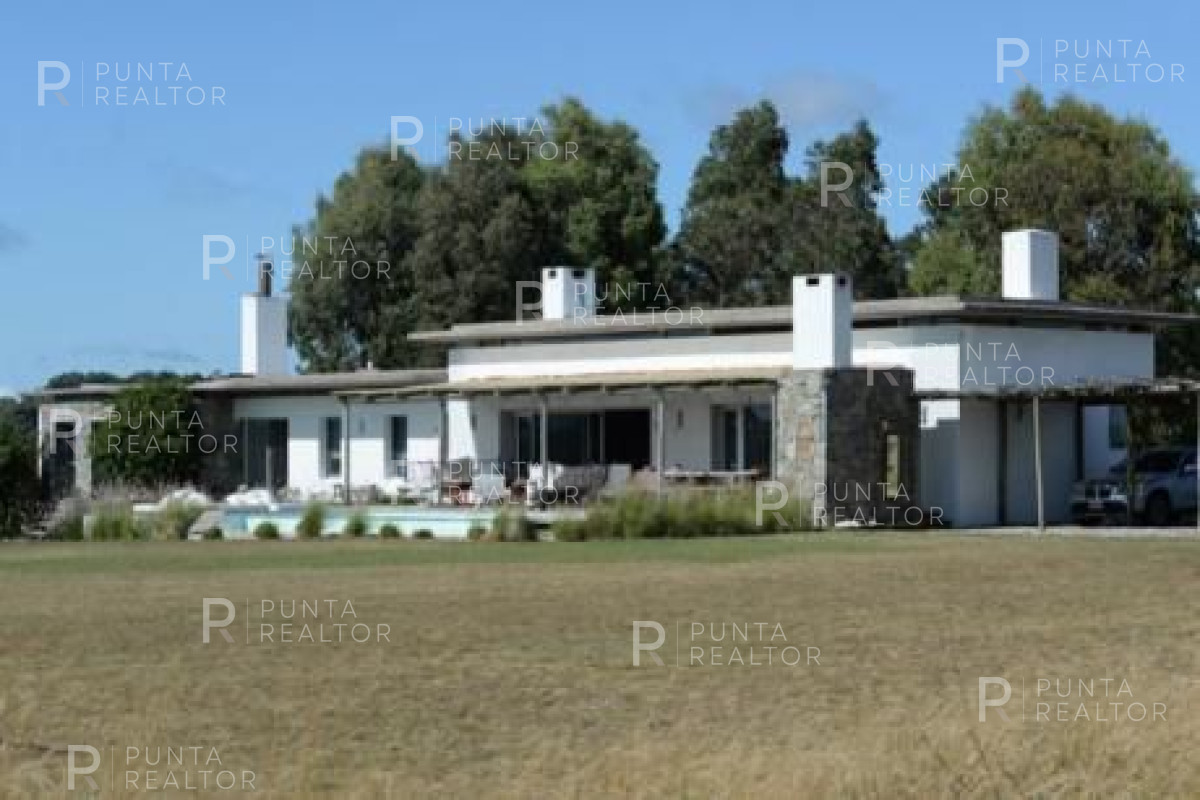 Chacra ID.363 - Chacra casa alquiler,  4 dormitorios, pileta, José Ignacio, Uruguay