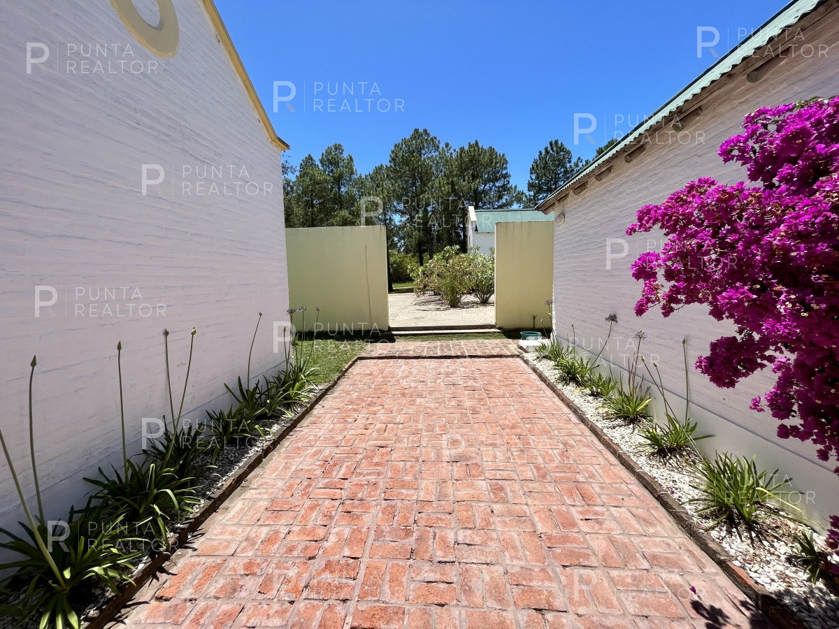 Chacra ID.1386 - Chacra  Casa alquiler, 12 dormitorios, cancha de Tenis, José Ignacio, Alquiler