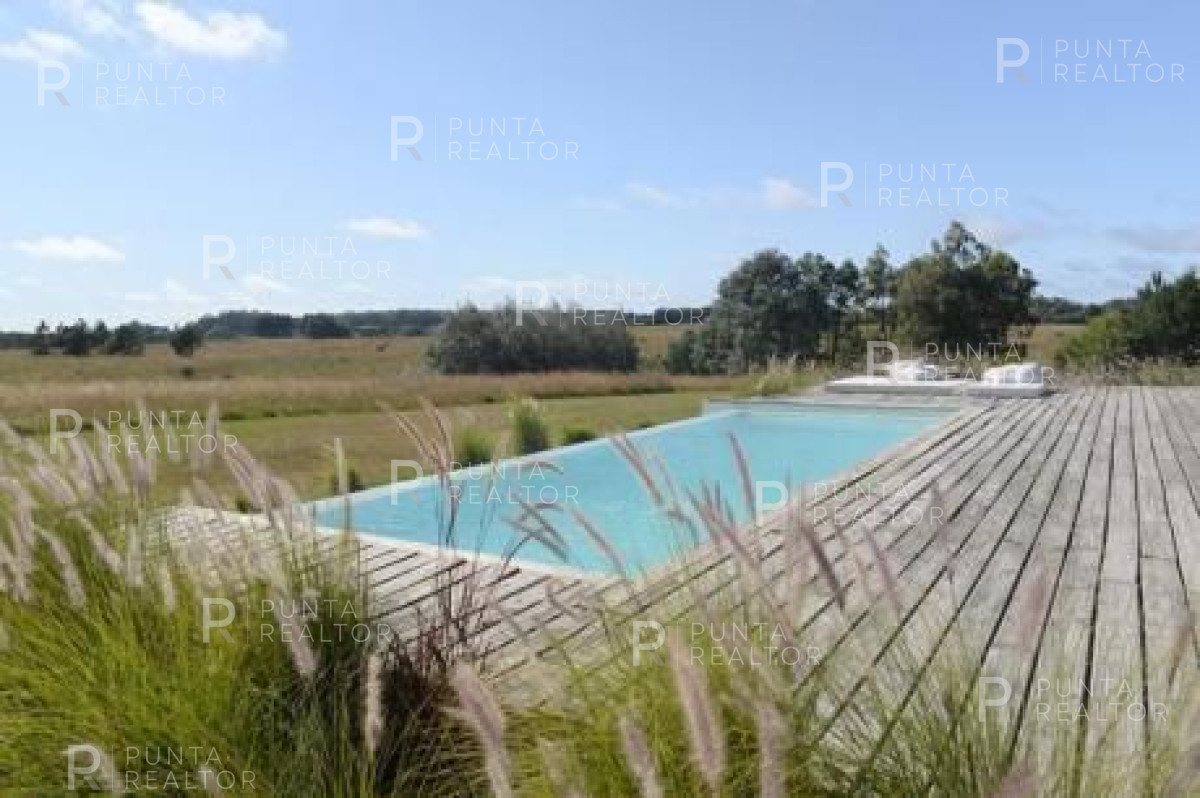 Chacra ID.363 - Chacra casa alquiler,  4 dormitorios, pileta, José Ignacio, Uruguay