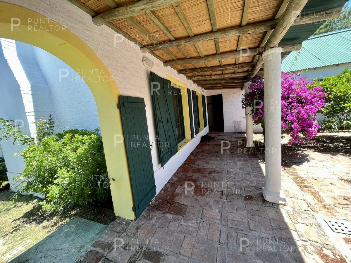 Chacra ID.1386 - Chacra  Casa alquiler, 12 dormitorios, cancha de Tenis, José Ignacio, Alquiler