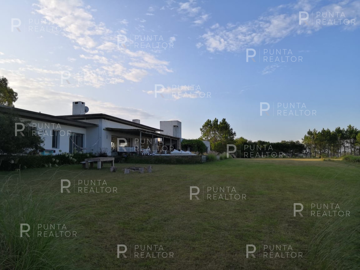 Chacra ID.363 - Chacra casa alquiler,  4 dormitorios, pileta, José Ignacio, Uruguay