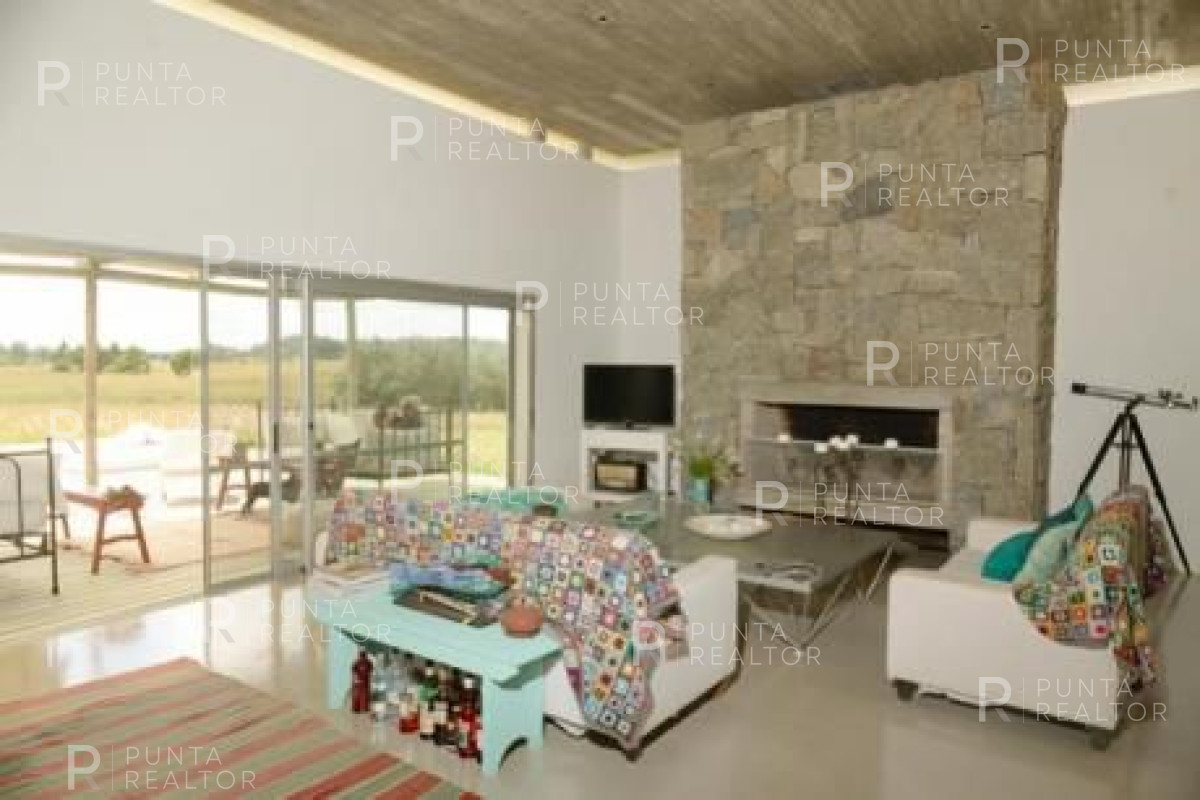 Chacra ID.363 - Chacra casa alquiler,  4 dormitorios, pileta, José Ignacio, Uruguay