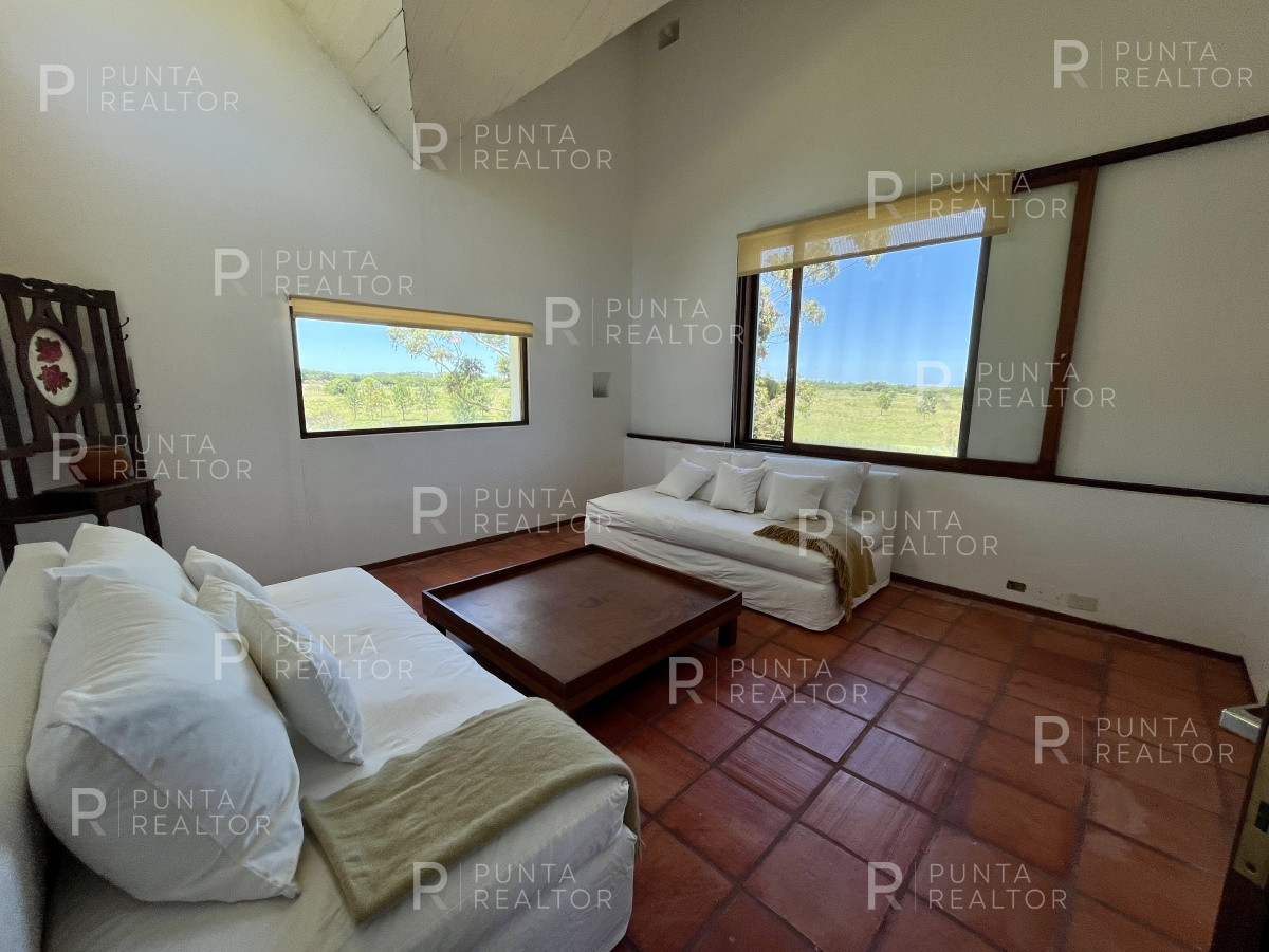 Chacra ID.1386 - Chacra  Casa alquiler, 12 dormitorios, cancha de Tenis, José Ignacio, Alquiler