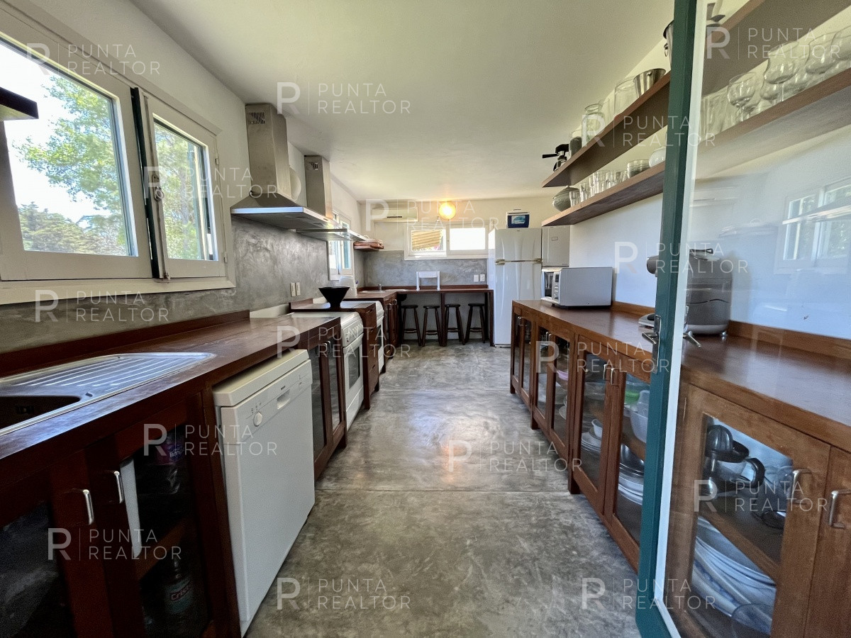 Chacra ID.1386 - Chacra  Casa alquiler, 12 dormitorios, cancha de Tenis, José Ignacio, Alquiler