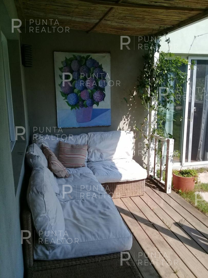 Chacra ID.320 - Divina chacra en La Barra, 4 dormitorios, suite con vestidor, toilette, deck, parrillero techado, pérgola auto, 2000 m2 terreno. 