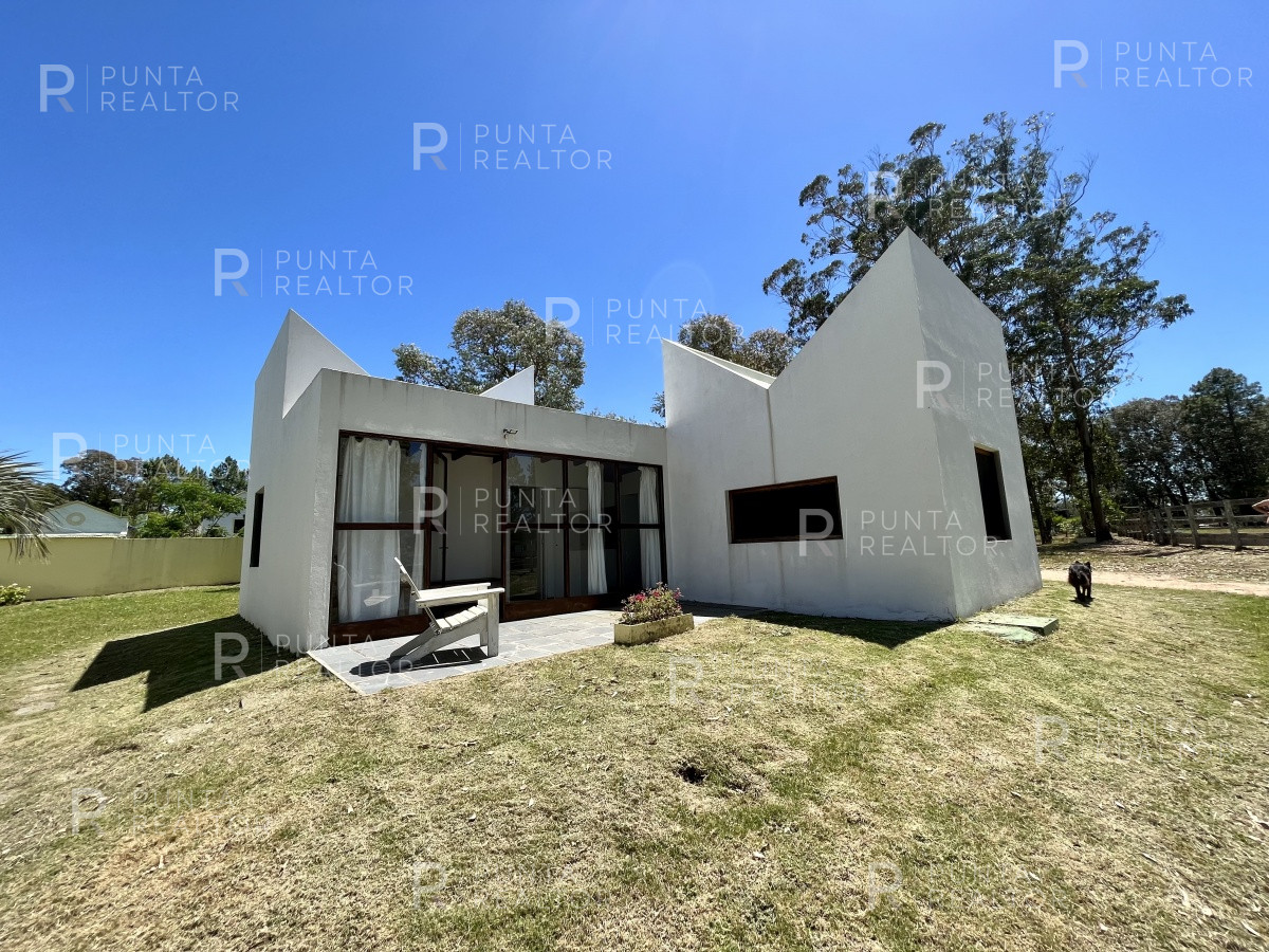 Chacra ID.1386 - Chacra  Casa alquiler, 12 dormitorios, cancha de Tenis, José Ignacio, Alquiler