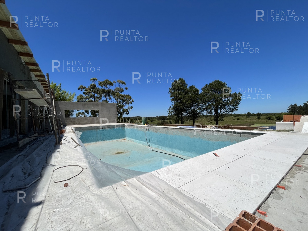 Chacra ID.1386 - Chacra  Casa alquiler, 12 dormitorios, cancha de Tenis, José Ignacio, Alquiler