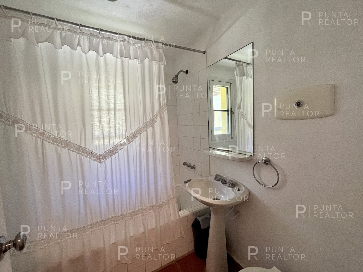Chacra ID.1386 - Chacra  Casa alquiler, 12 dormitorios, cancha de Tenis, José Ignacio, Alquiler