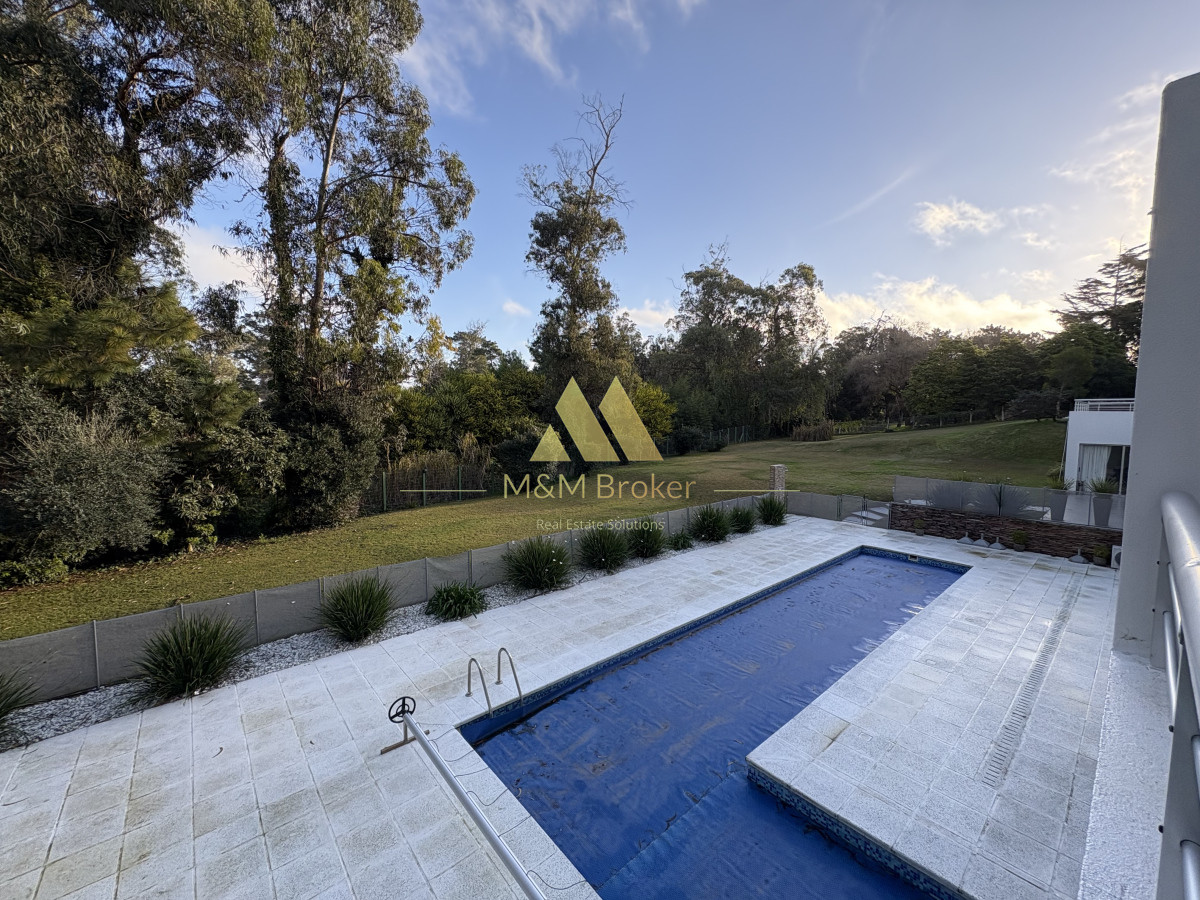 Apartamento ID.815 - Amplio departamento en Playa Brava 2 dormitorios