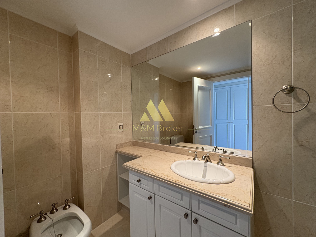Apartamento ID.768 - Exclusivo departamento frente al mar, 4 suites, Playa Mansa