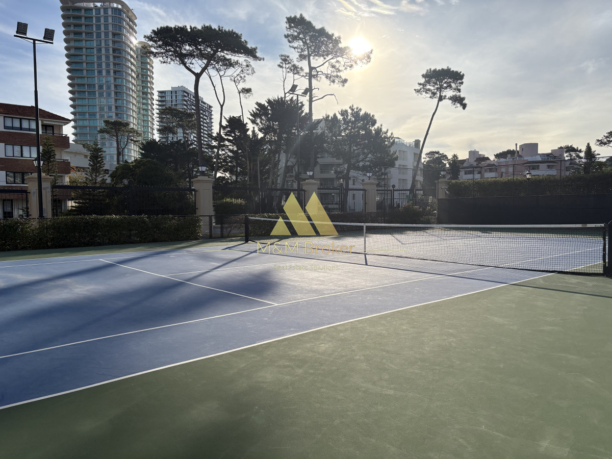 Apartamento ID.768 - Exclusivo departamento frente al mar, 4 suites, Playa Mansa