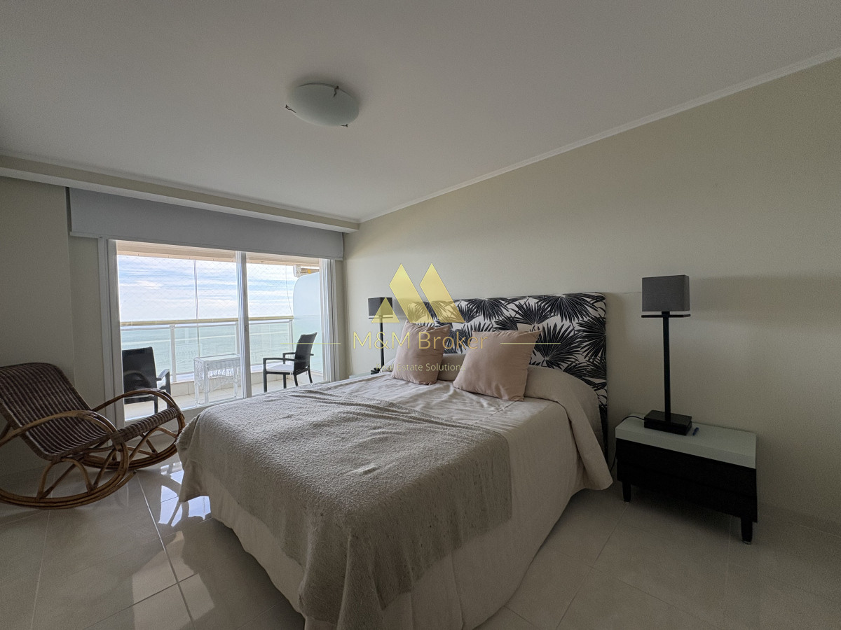 Apartamento ID.768 - Exclusivo departamento frente al mar, 4 suites, Playa Mansa