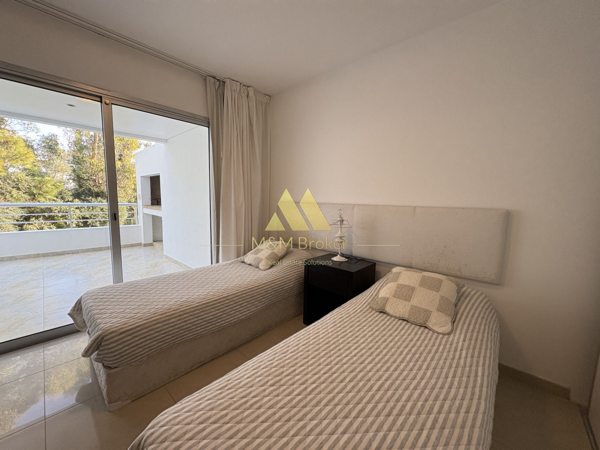 Apartamento ID.815 - Amplio departamento en Playa Brava 2 dormitorios