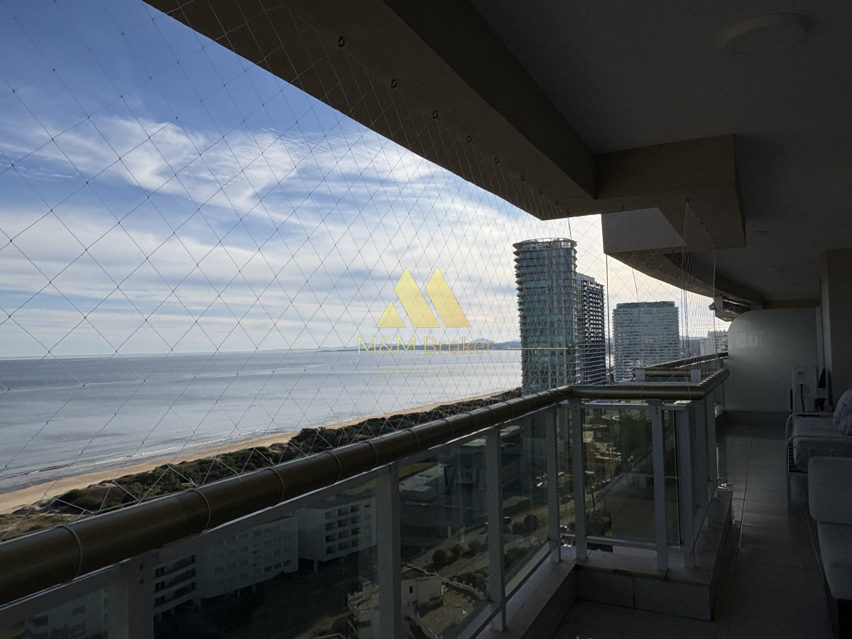 Apartamento ID.768 - Exclusivo departamento frente al mar, 4 suites, Playa Mansa