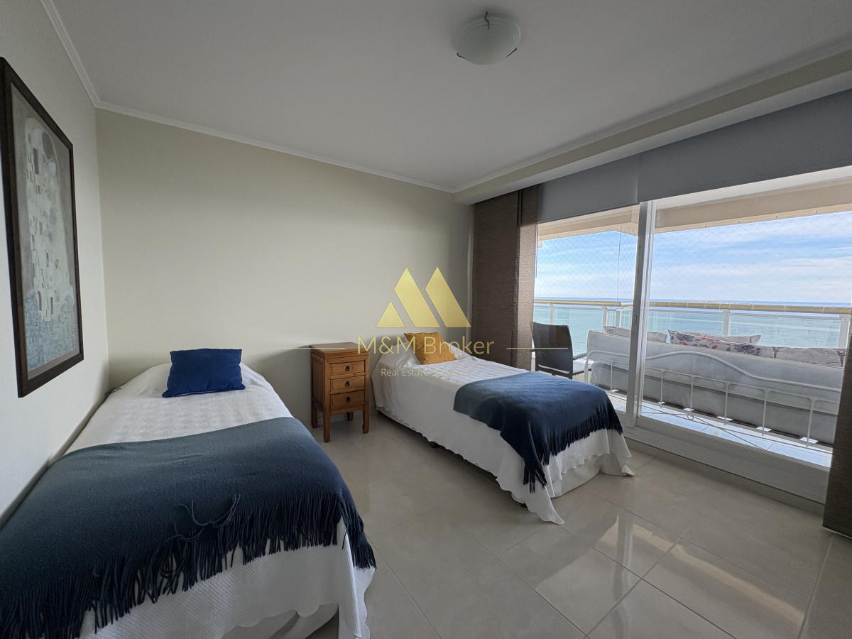 Apartamento ID.768 - Exclusivo departamento frente al mar, 4 suites, Playa Mansa