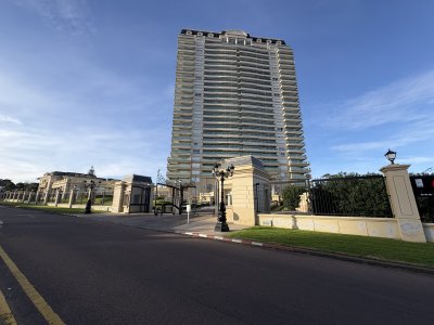 Exclusivo departamento frente al mar, 4 suites, Playa Mansa