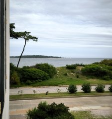 Venta apartamento 1 dormitorio Playa Mansa frente al mar
