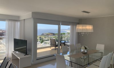 Venta apartamento 3 suite + servicio Playa Mansa