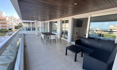 Venta y alquiler apartamento 2 dormitorios y medio playa brava