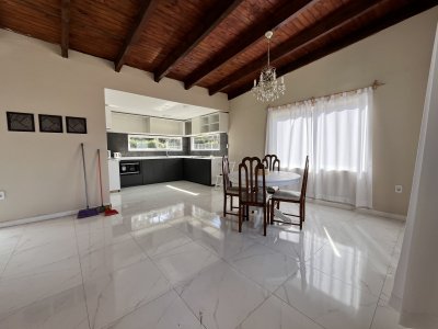 CASA 3 DORMITORIOS PUNTA BALLENA - Col 7739