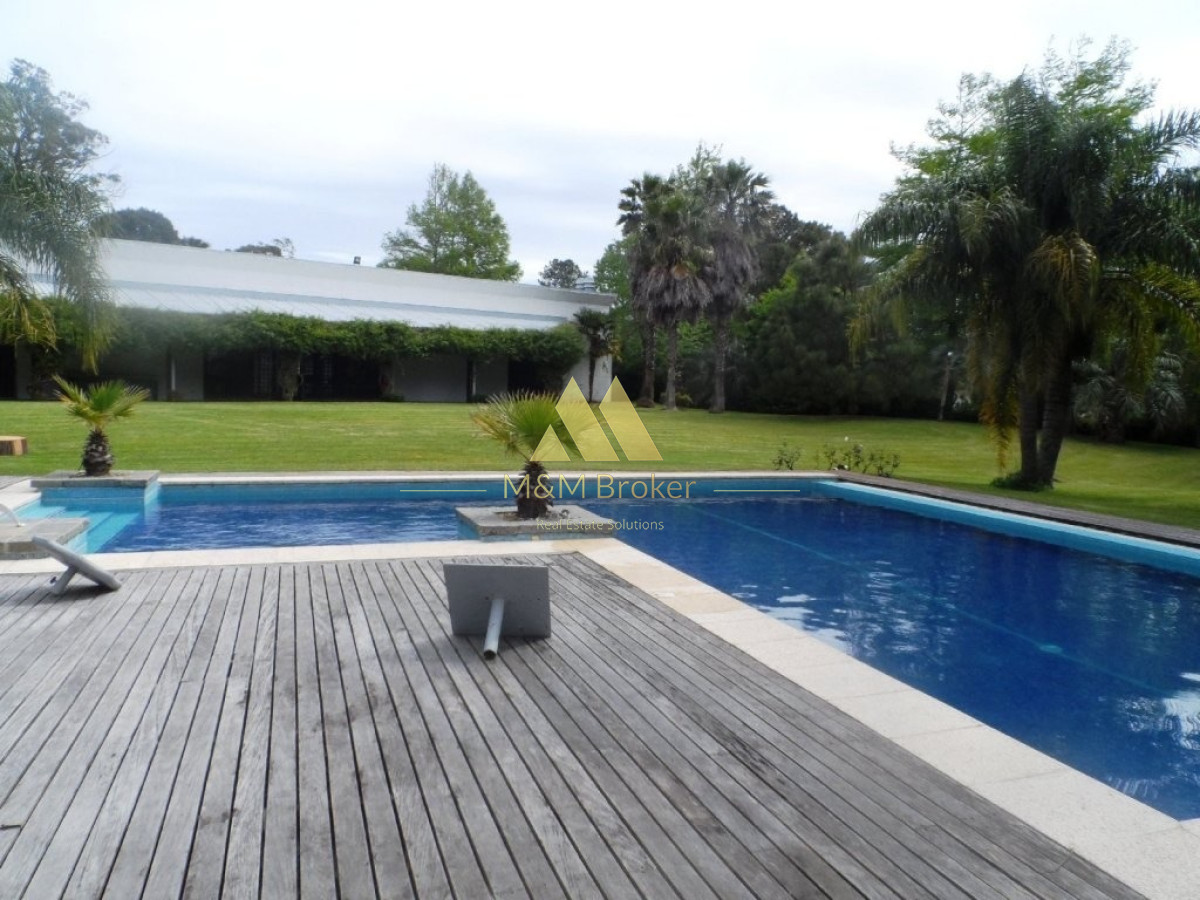 Casa ID.40 - Playa Brava, 4 Dormitorios, Loft Y Servicio.