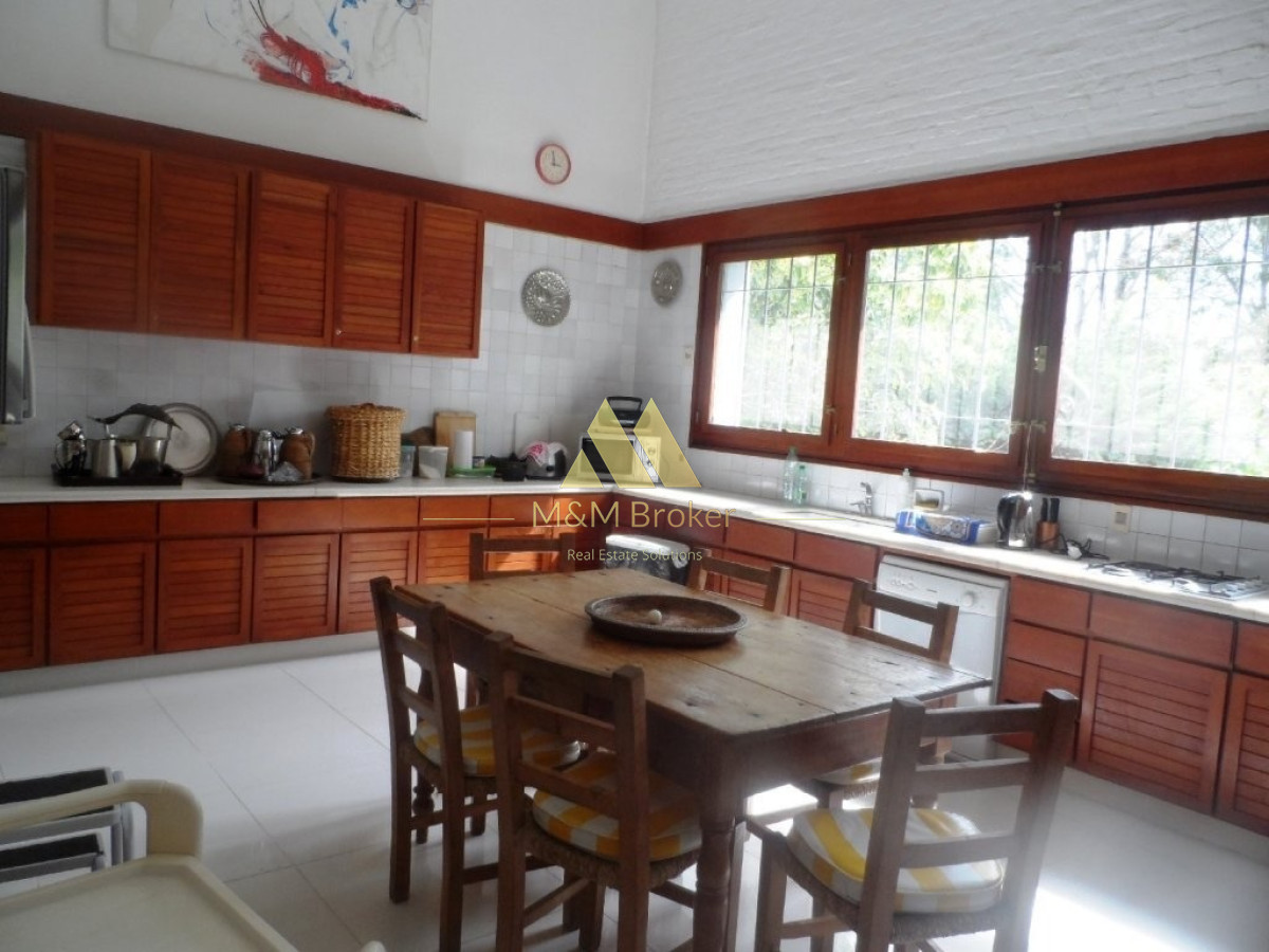 Casa ID.40 - Playa Brava, 4 Dormitorios, Loft Y Servicio.
