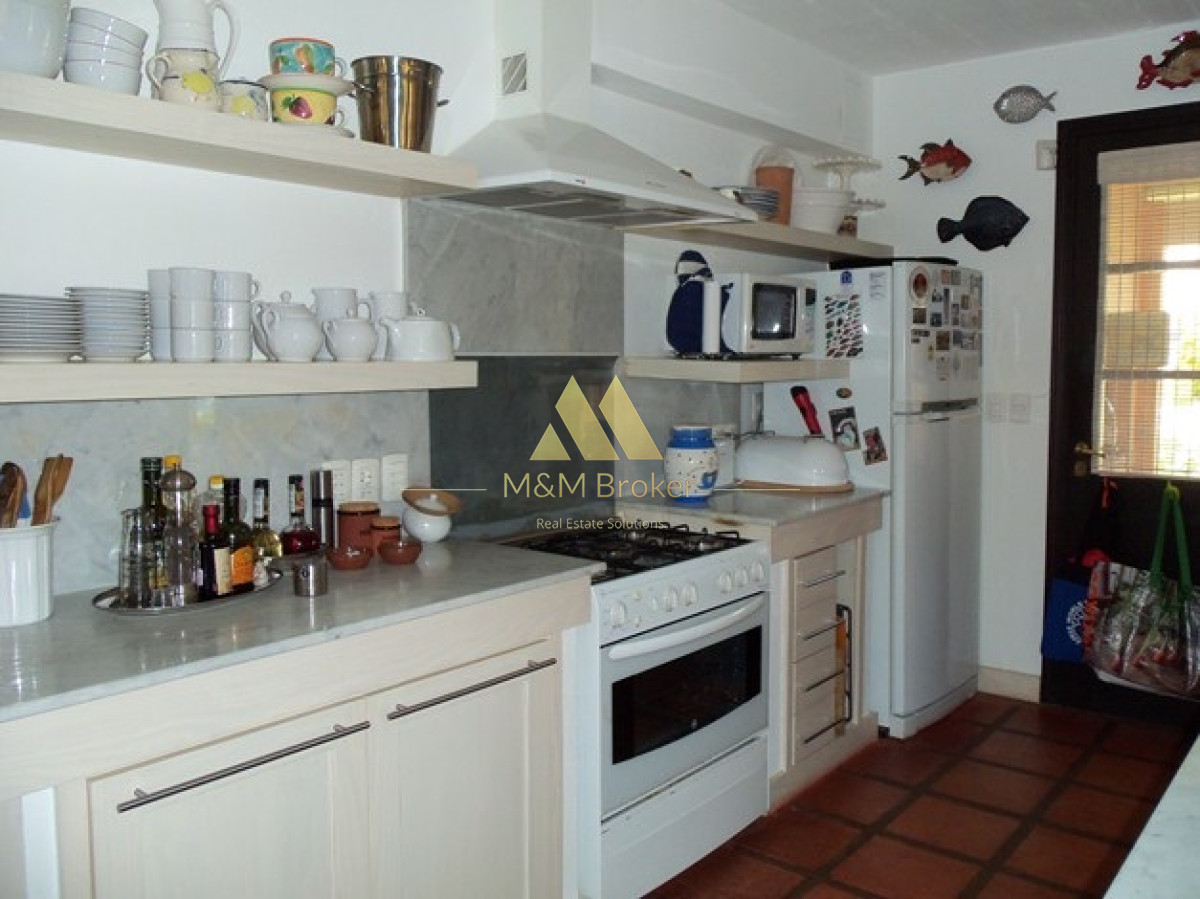 Casa ID.172 - Alquilo,Playa Brava 4 dormitorios, y piscina, parada 23