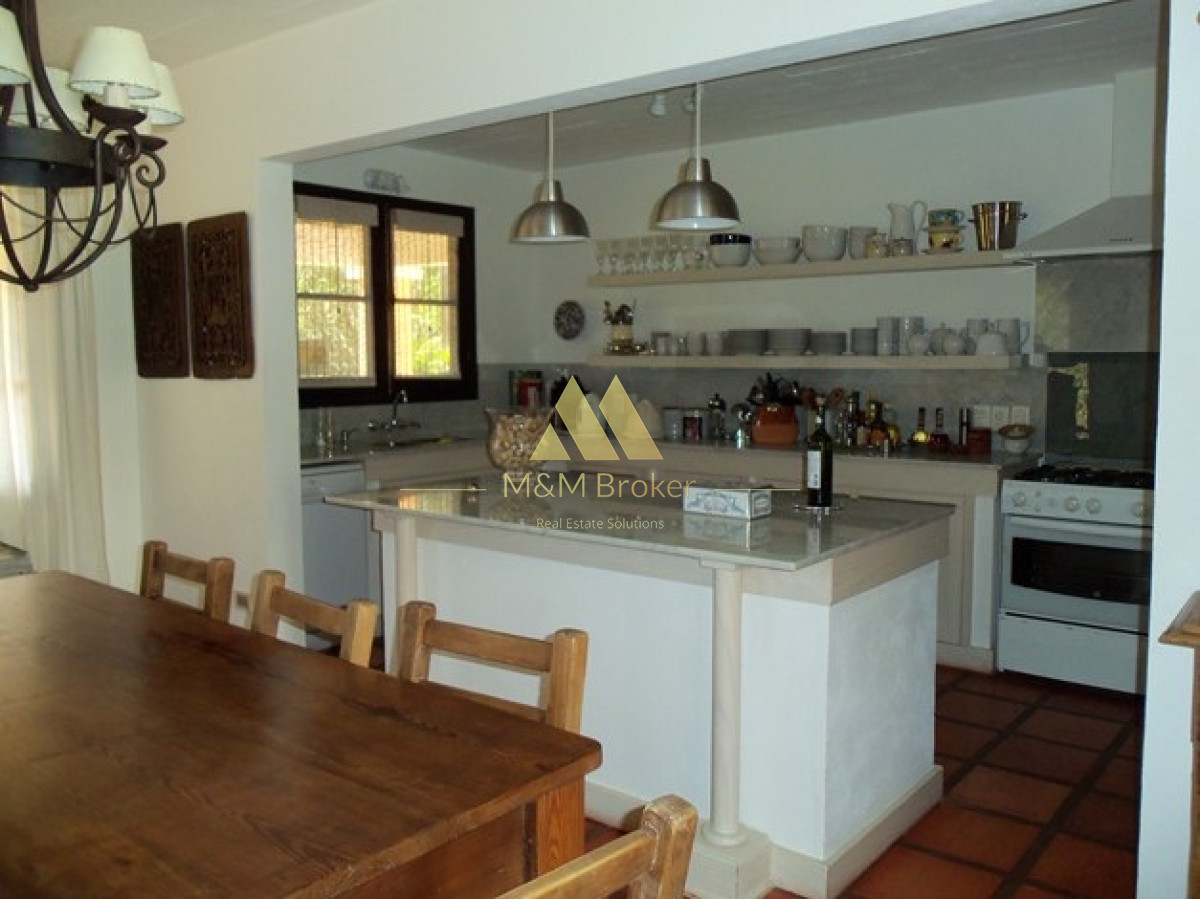 Casa ID.172 - Alquilo,Playa Brava 4 dormitorios, y piscina, parada 23