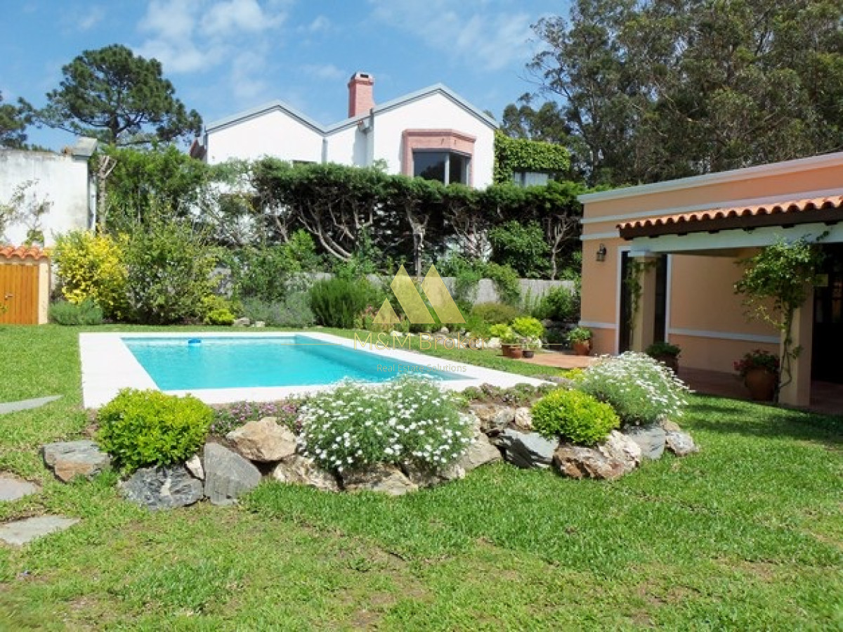 Casa ID.172 - Alquilo,Playa Brava 4 dormitorios, y piscina, parada 23