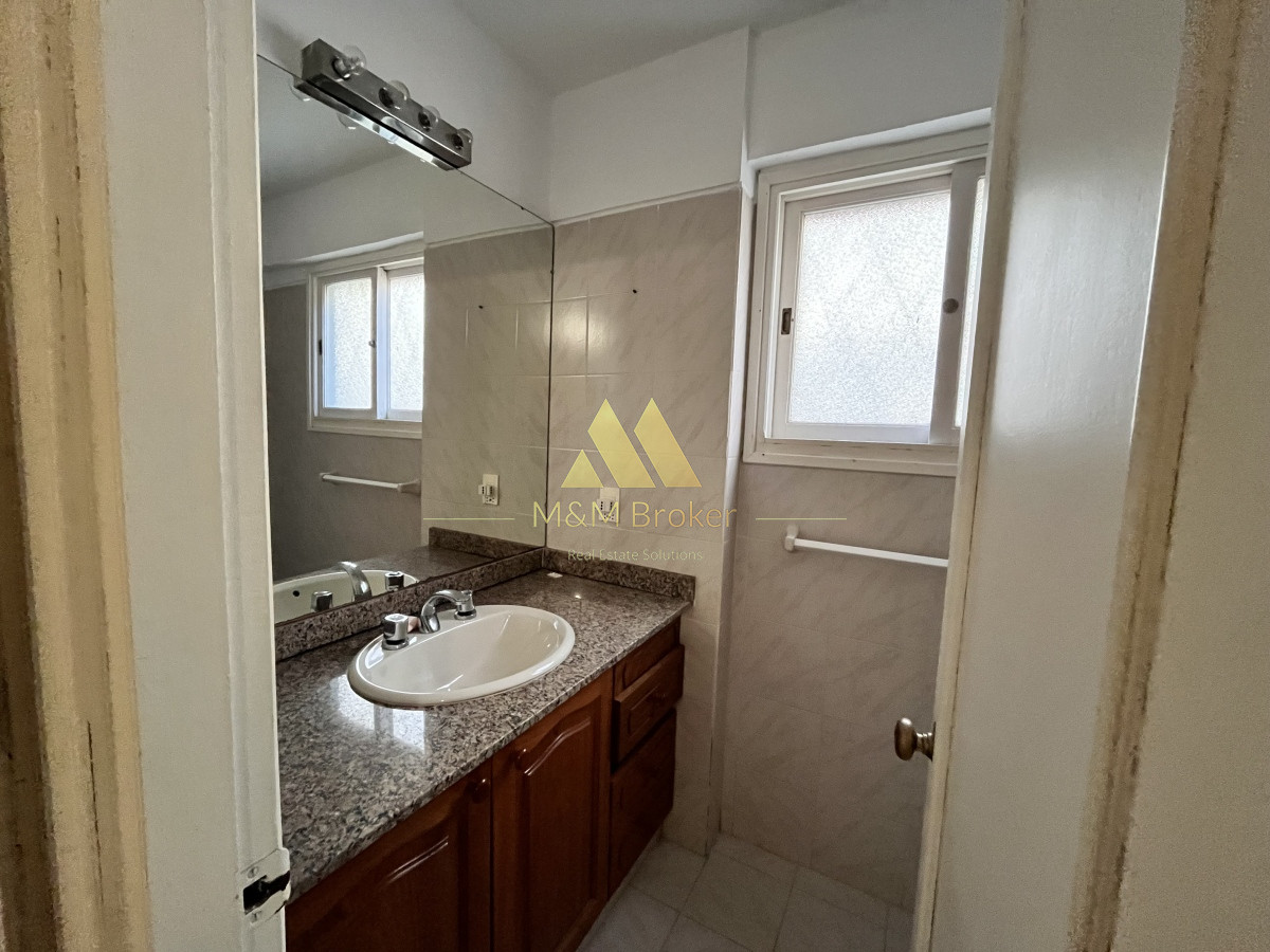 Casa ID.490 - Venta casa 5 dormitorios Playa Mansa parada 10