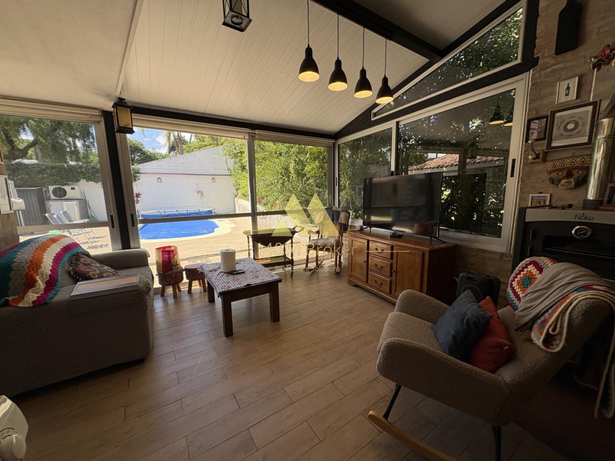 Casa ID.856 - Tradicional casa en Playa Mansa 4 dormitorios