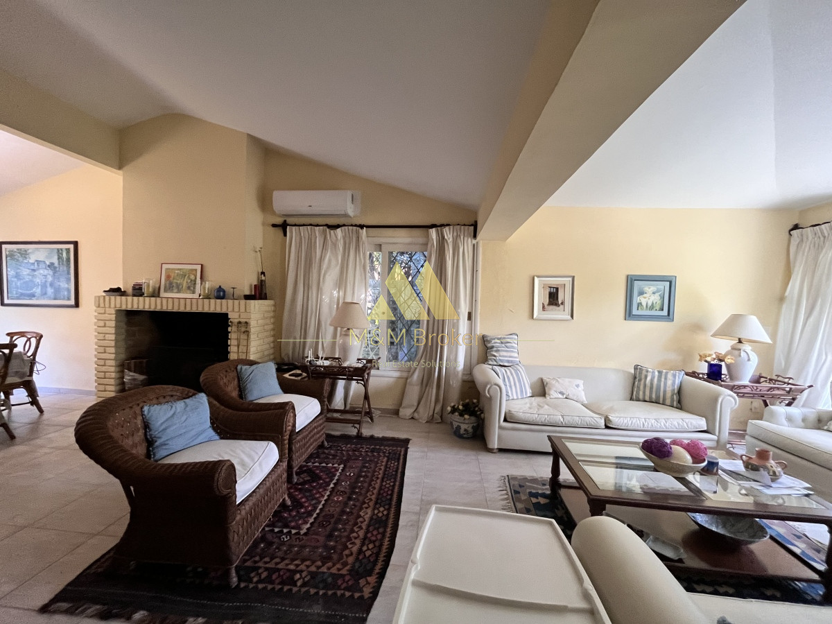 Casa ID.490 - Venta casa 5 dormitorios Playa Mansa parada 10