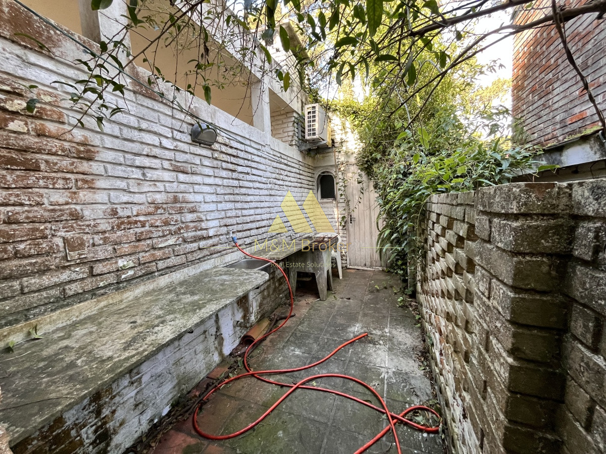 Casa ID.490 - Venta casa 5 dormitorios Playa Mansa parada 10