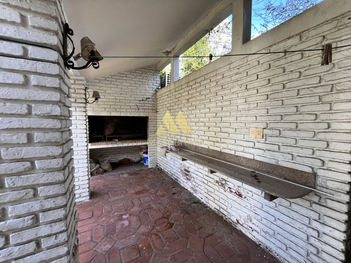 Casa ID.490 - Venta casa 5 dormitorios Playa Mansa parada 10